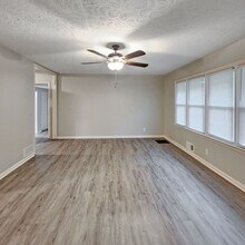 1112 Valley View Rd SE in Atlanta, GA - Building Photo - Building Photo