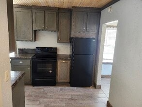 201 N High St in Neosho, MO - Building Photo - Building Photo