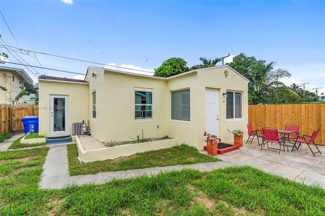 1918 Adams St in Hollywood, FL - Building Photo - Building Photo