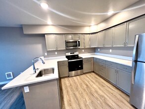 2330 Yakima Ct in Tacoma, WA - Building Photo - Building Photo