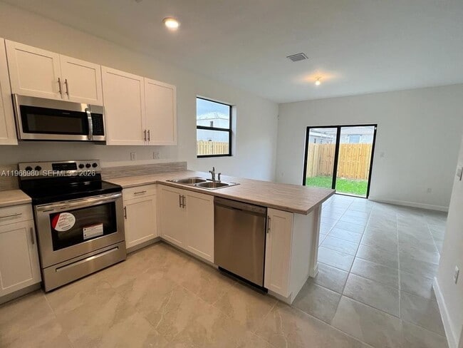 11933 SW 244 Ln in Princeton, FL - Building Photo - Building Photo