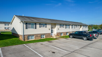 The Ridge Apartments & Townhomes in Charleston, WV - Foto de edificio - Building Photo