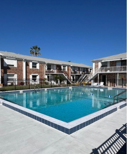 190 E Olmstead Dr in Titusville, FL - Foto de edificio - Building Photo