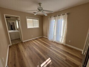 24452 Montevista Cir in Santa Clarita, CA - Building Photo - Building Photo
