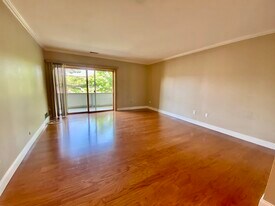 20 Stearns Rd, Unit 54 in Brookline, MA - Building Photo