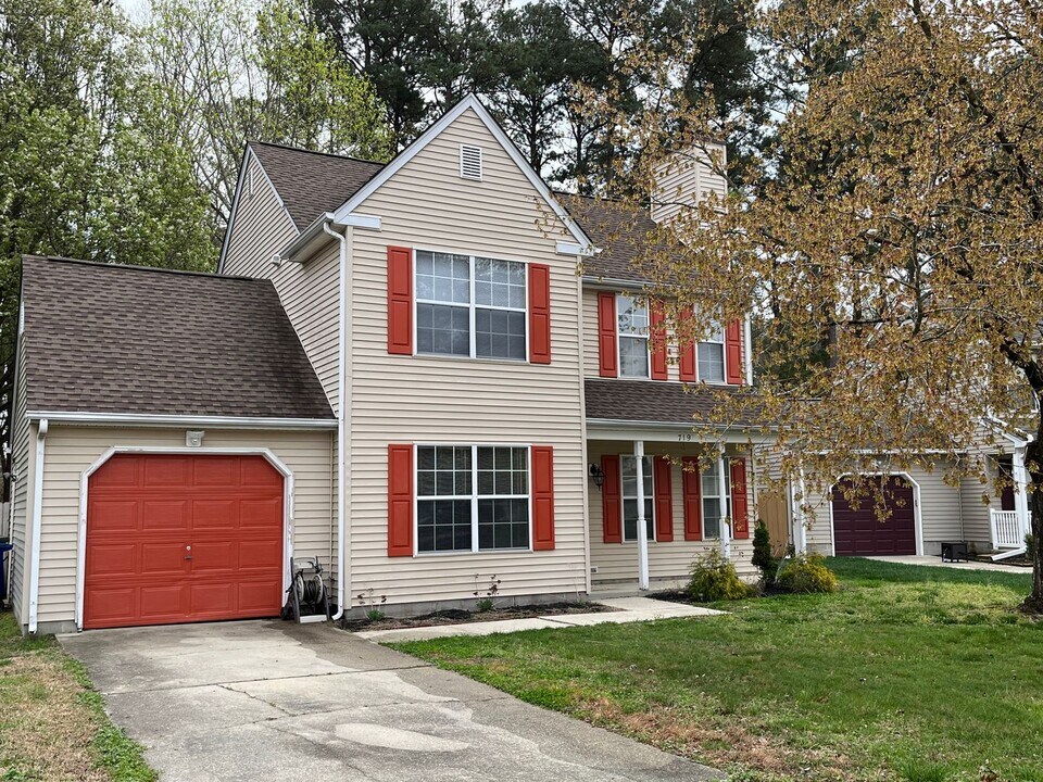 719 Emerald Ct in Newport News, VA - Building Photo