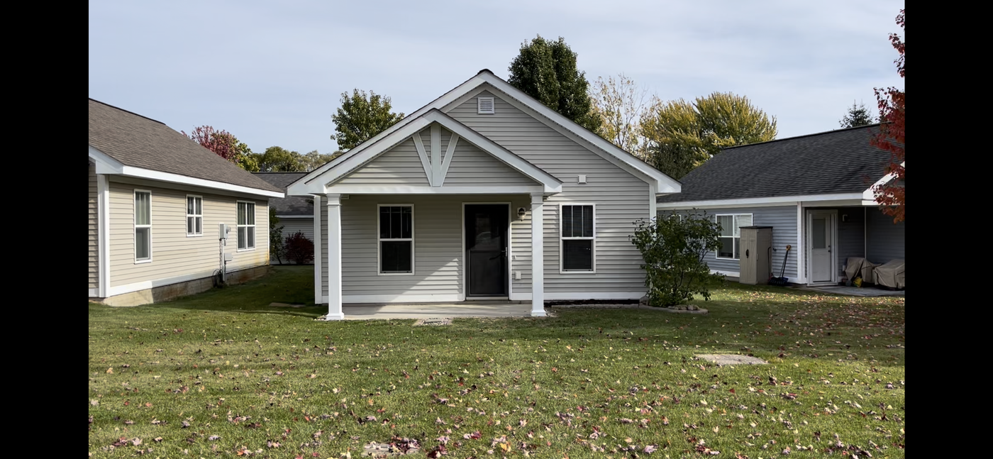 1088 Weathervane Pl in Traverse City, MI - Building Photo