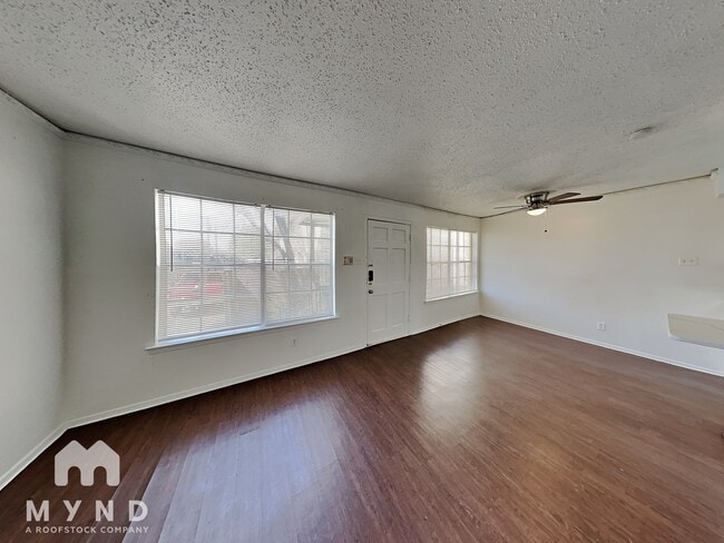3624 Parkridge Dr in Dallas, TX - Building Photo - Building Photo