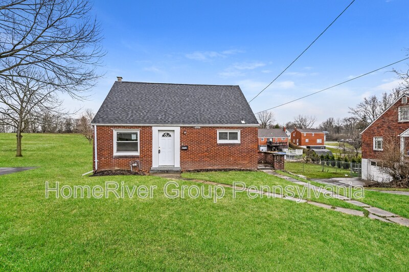 2718 Reiter Rd in Pittsburgh, PA - Building Photo