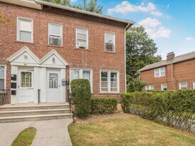 48 Tibbetts Rd in Yonkers, NY - Building Photo