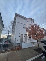 361 Sayles St in Providence, RI - Building Photo