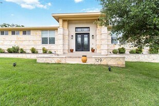 129 Powder Horn Rd in Bastrop, TX - Building Photo