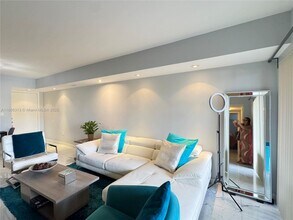 9701 Fontainebleau Blvd in Miami, FL - Building Photo - Building Photo
