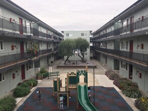 Westwind Apartments in San Rafael, CA - Building Photo - Building Photo