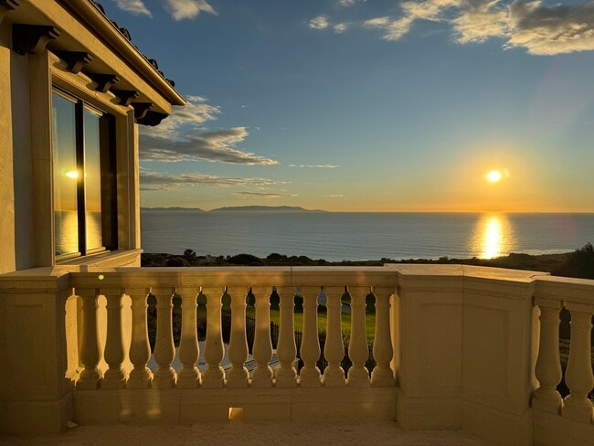 31909 Emerald View Dr in Rancho Palos Verdes, CA - Foto de edificio - Building Photo