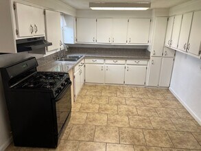 916 Castaic Ave in Bakersfield, CA - Building Photo - Building Photo