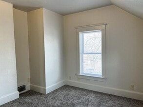 415 W 4th St in Muscatine, IA - Building Photo - Building Photo