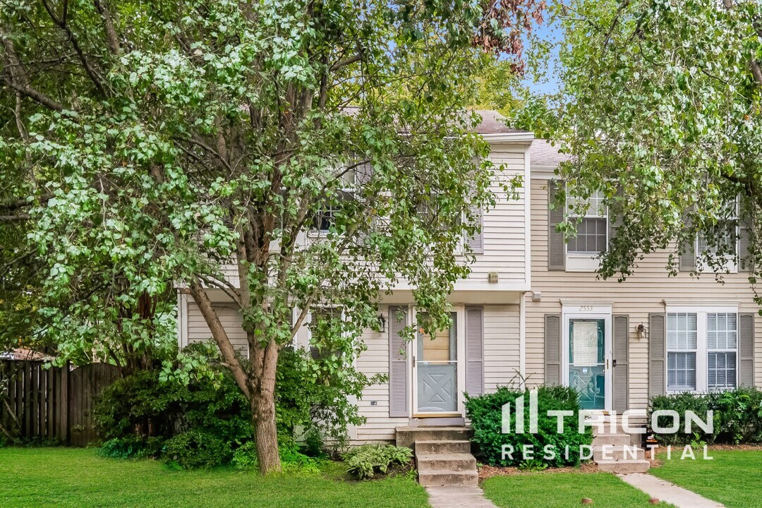 2551 Log Mill Ct in Crofton, MD - Building Photo