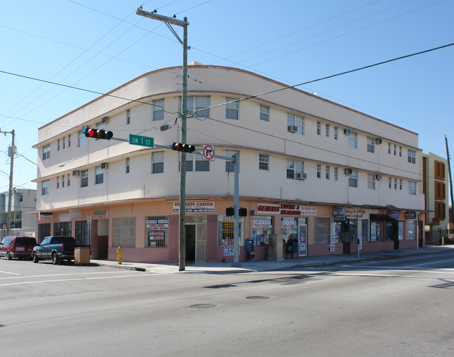 102 SW 16th Ave in Miami, FL - Foto de edificio