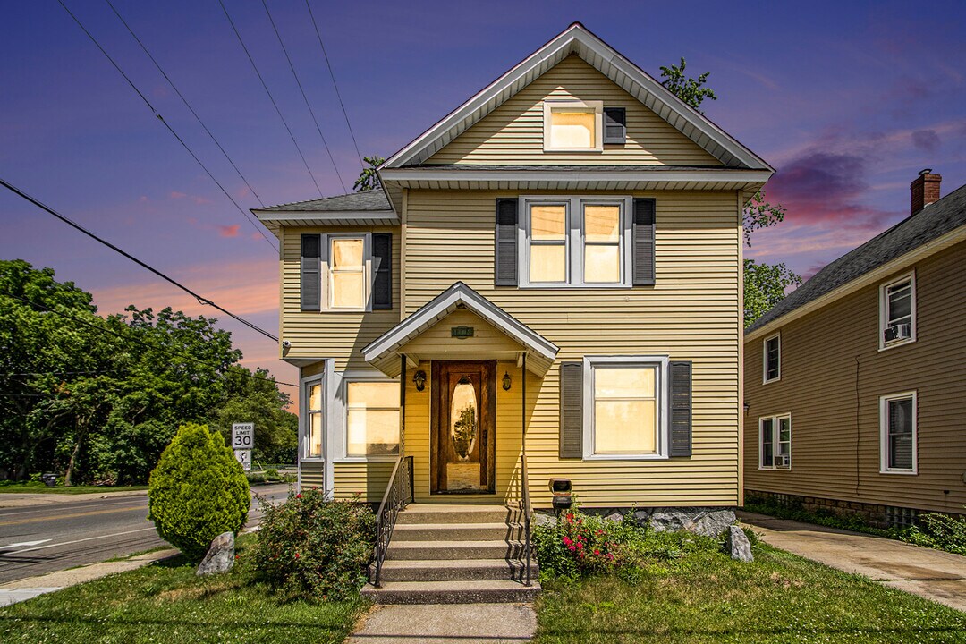 1403 S Burdick St in Kalamazoo, MI - Building Photo