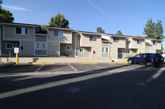 Lakeview Apartments II in Lake Elsinore, CA - Building Photo - Building Photo