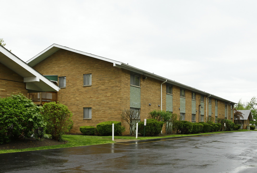 Cody Park Apartments in Willowick, OH - Foto de edificio