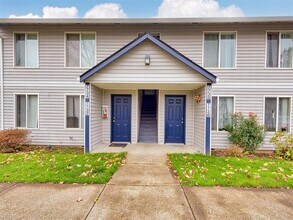 Bristol Court Apartments in Milwaukie, OR - Foto de edificio - Building Photo