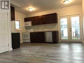176 Coxwell Ave in Toronto, ON - Building Photo - Building Photo