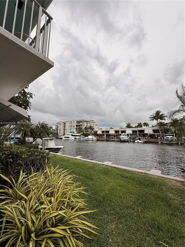 180 Isle of Venice Dr in Fort Lauderdale, FL - Building Photo - Building Photo