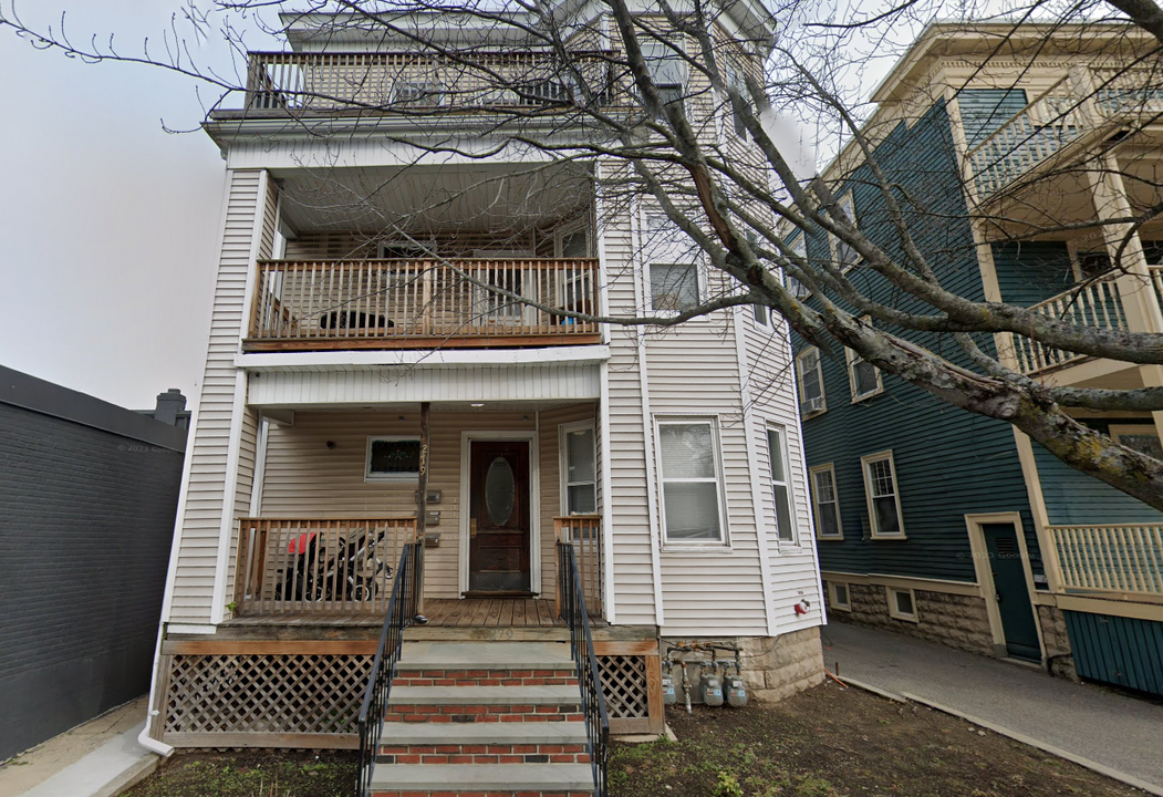 279 Concord Ave, Unit 3 in Cambridge, MA - Foto de edificio