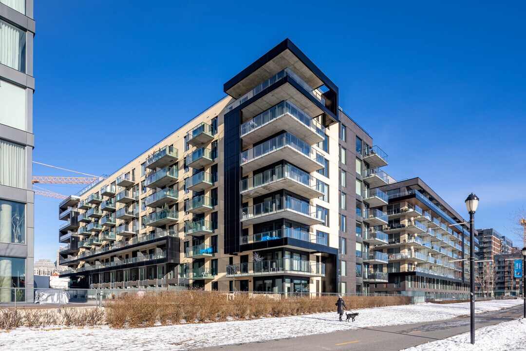 Bassins Du Havre Pier 2 in Montréal, QC - Building Photo