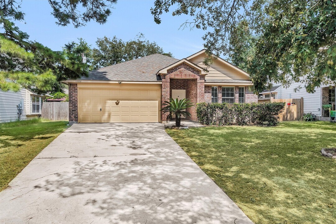 13852 Running Bear Dr in Willis, TX - Building Photo