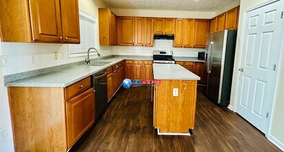 6924 Wandering Way NW in Norcross, GA - Building Photo - Building Photo