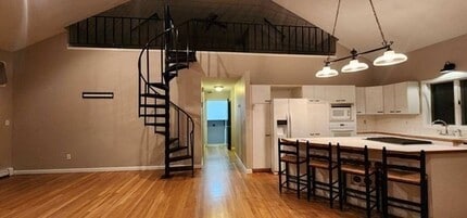 194 Rockdale Ave in New Bedford, MA - Building Photo - Building Photo