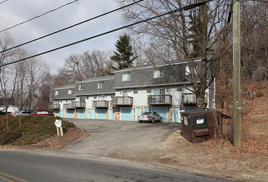 Concord Terrace in Waterbury, CT - Foto de edificio