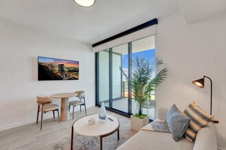 580 72nd St in Miami Beach, FL - Foto de edificio - Building Photo