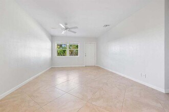 3801 NE 22nd Ter, Unit 2 in Lighthouse Point, FL - Foto de edificio - Building Photo