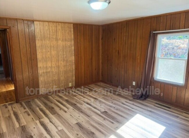 418 Old Buckeye Cove Rd in Swannanoa, NC - Building Photo - Building Photo