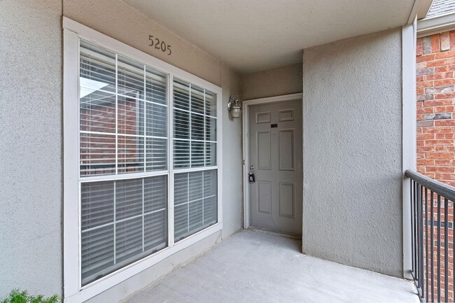 12660 Hillcrest Rd, Unit 5205 in Dallas, TX - Building Photo - Building Photo