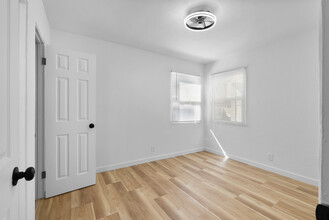 4220-22 Chamoune Ave in San Diego, CA - Building Photo - Interior Photo