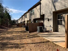 325 Holdings Dr in Lawrenceville, GA - Building Photo - Building Photo
