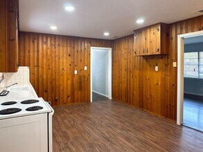 5902 W 14th St in Irving, TX - Building Photo - Building Photo