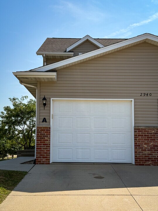 2940 Samuel Ct SW, Unit A in Cedar Rapids, IA - Foto de edificio