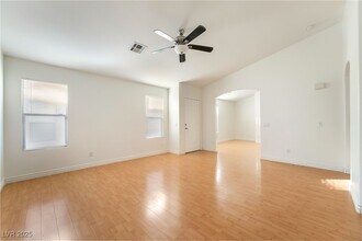 11000 Vallerosa St in Las Vegas, NV - Building Photo - Building Photo