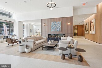 4909 Auburn Ave in Bethesda, MD - Foto de edificio - Building Photo