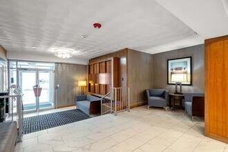 10 Hammond Pond Pkwy in Newton, MA - Building Photo - Building Photo