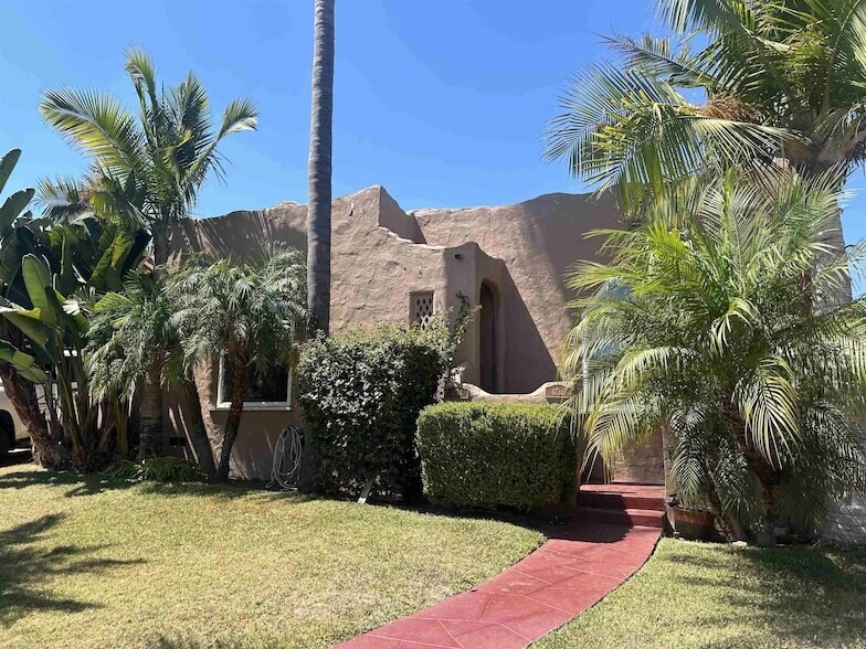 4736 Biona Dr in San Diego, CA - Foto de edificio