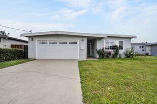 42645 Newport Dr in Fremont, CA - Building Photo