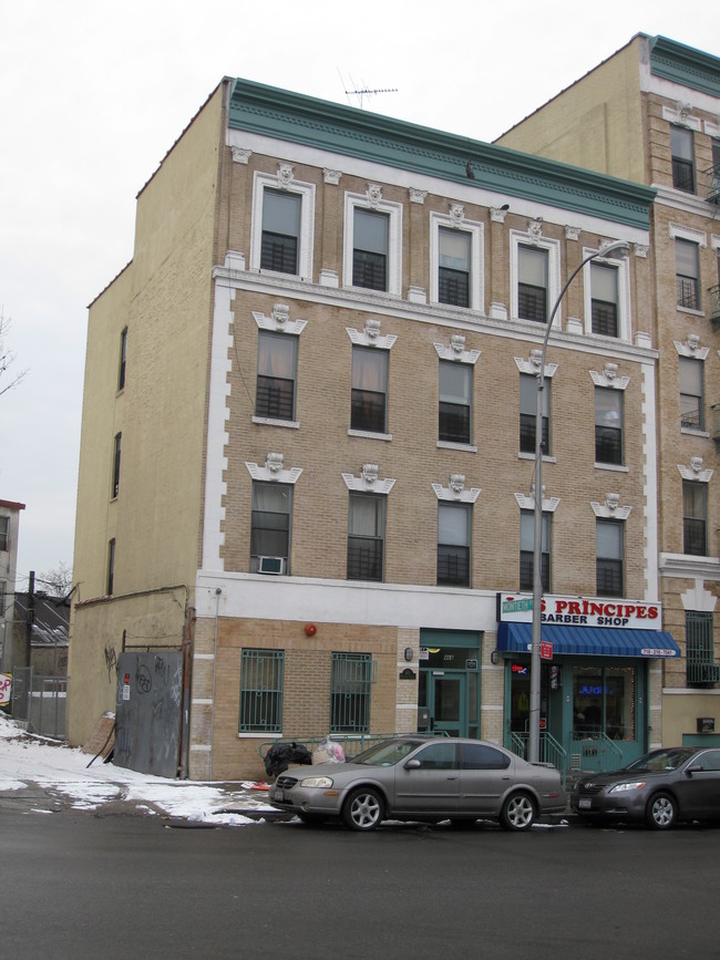 468-470 Bushwick Ave in Brooklyn, NY - Building Photo - Building Photo