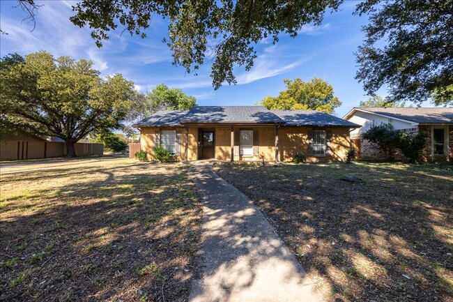 1335 Carnation Dr in Lewisville, TX - Building Photo - Building Photo